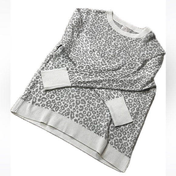 A New Day Medium Leopard Print Crew Neck - Picture 6 of 6